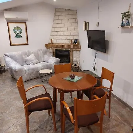 Apartment La Buhardilla. Aparcamiento Exterior Privado Teruel