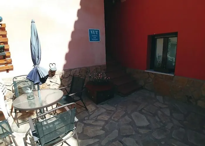 La Buhardilla. Aparcamiento Exterior Privado * Teruel